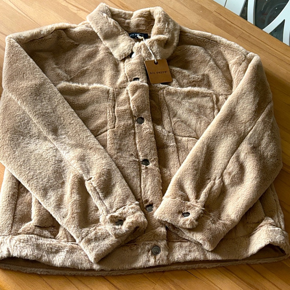 NWT plush coat by, Blu Pepper
